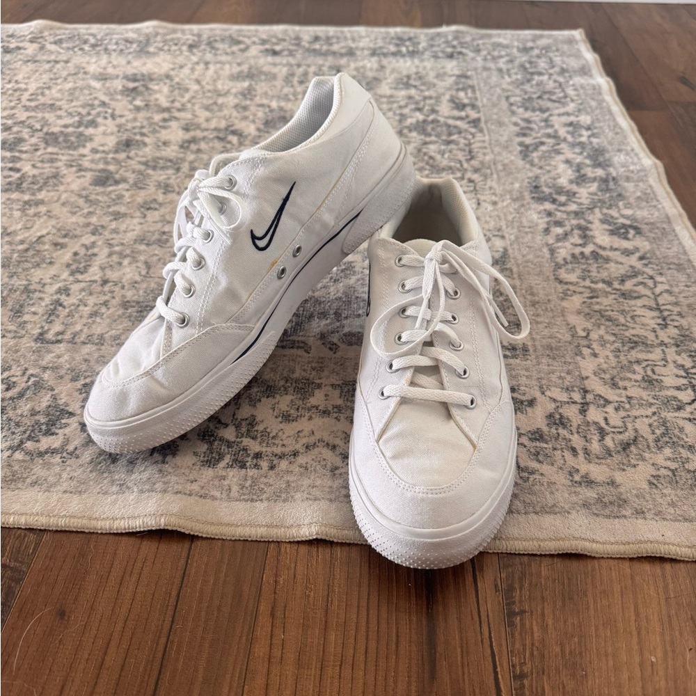 Men’s White Nike Shoes